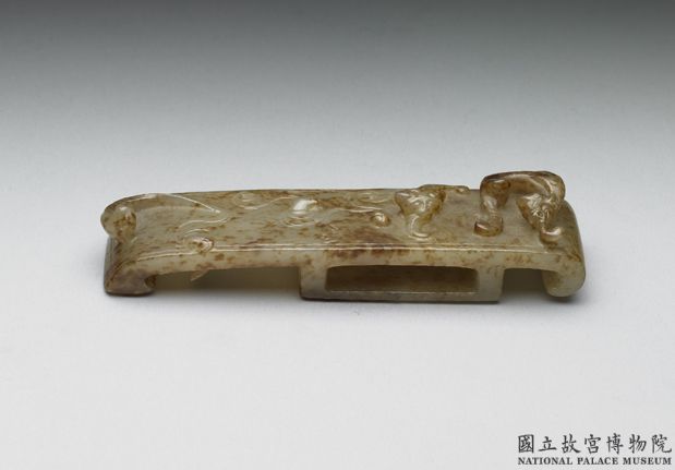 西漢中晚期 鳥獸紋玉劍璏